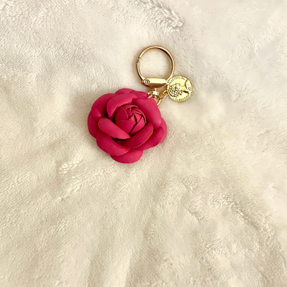 Chic fuchsia leather bag charm